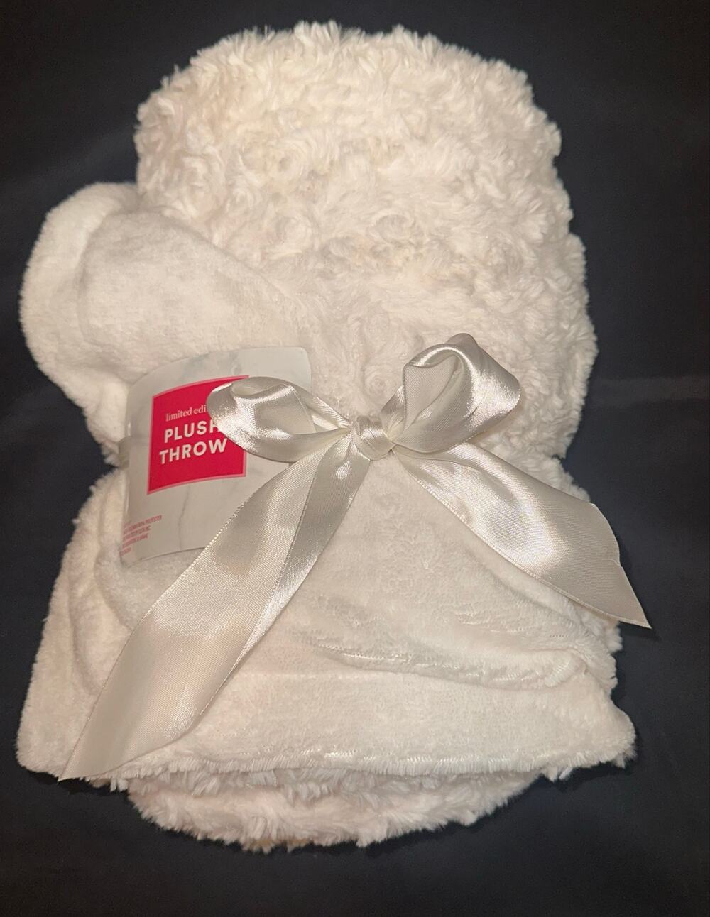 Ulta Beauty Luxury Plush Throw Blanket NWT 50x60